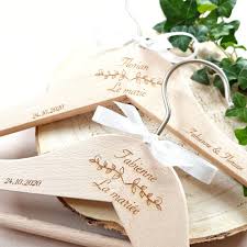 Le mariage est un acte d'engagement, à la fois symbolique et très pratique. Un Charmant Duo De Cintres Graves Ideal Pour Un Mariage Champetre