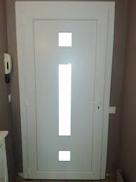 Sublimez votre habitat grâce à nos nombreux modèles de porte d'entrée en aluminium. Pose En Renovation D Une Porte D Entree Pvc A Toulon 2b Alu