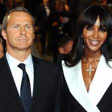 Er hat das phänomen supermodel mit stars wie naomi campbell, linda evangelista und kate moss initiiert. Naomi Campbell Posiert Mit 50 Jahren Oben Ohne Auf Magazin Cover Kurier At