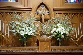 From its array of chapels to its photo opportunities in areas like the new reflection falls and the please visit our website for more information on our wedding packages and current specials at www.littlechapel.com. Spirea Creates An Airy Yet Full Look At The Altar Wedding By Fleur De Vie Tropical Wedding Flowers Wildflower Wedding Bouquet Altar Flowers