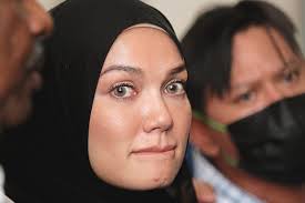 Puteri Sarah files for divorce from film director Syamsul