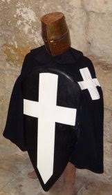Croix en or et émail, légèrement réduite, 22×34 mm, époque restauration. Les Chevaliers De Malte