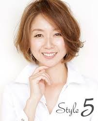 ミディアムパーマの髪型 ヘアアレンジ特集 年代 顔型別おすすめを紹介 yotsuba よつば 2021 髪型 ボブ ヘアスタイル 50代 ヘアスタイル