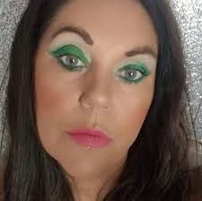 Next look what do u all think its very bright but I love a green eyeshadow  😍