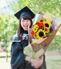 A bunch of flowers is considered as a gift for a wide range of occasions for both people to send and receive flowers. Q5mxe Khldr3fm