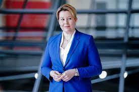 Die disziplinarkammer des verwaltungsgerichts berlin habe ihn mit urteil. Spitzenkandidatin Greift Linke Und Grune An Giffey Betreibt Opposition Aus Der Koalition Heraus Berlin Tagesspiegel