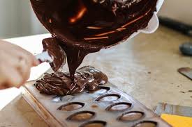 Cokelat compound memiliki titik leleh lebih tinggi, yaitu sekitar 47 o c. Apa Bedanya Cokelat Compound Dan Couverture Pencinta Cokelat Harus Tahu Halaman All Kompas Com