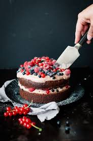 Brownie Torten Rezept Mit Kakaocreme Und Frischen Beeren Leigh Hotchocalate In 2020 Brownie Cake Brownie Torte Berries Recipes