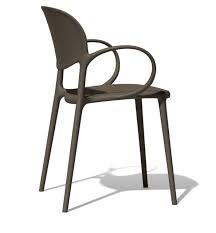 Chaise Abby de Connubia avec ou sans accoudoirs