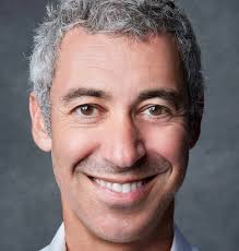 Il coraggio vince". Roberto Vannacci intervistato al Caffè