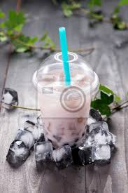 Taro is one of the most popular boba tea flavors and not just because it is a beautiful purple color. Taro Bubble Tea Und Schwarze Tapioka Perlen Auf Crushed Ice Fototapete Fototapeten Tapioka Kochen Sahne Myloview De