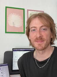 𝗙𝗥𝗢𝗠 𝗛𝗘𝗔𝗗𝗛𝗨𝗡𝗧 𝗧𝗢 𝗘𝗚𝗚𝗛𝗨𝗡𝗧