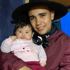 Há dois anos ganhei um presente lindo. Há dois anos descobri o que é sentir  seu coração bater fora do peito. Há dois anos não sou mais eu ... há dois  anos