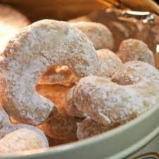 Vanillekipferl (vanilla crescent cookies) are traditional german christmas cookies made with ground nuts! Recipe For Vanillekipferl Biscuits How To Make Them