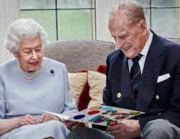 A rainha elizabeth e o príncipe philip se conheceram quando ainda era crianças, em 1934. Rainha Elizabeth Ii E Principe Philippe Sao Vacinados Para A Covid 19 Folha Pe