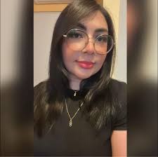 Uh sobrino te dije que mejor le tocaras la cucaracha y no una de amor. 😔