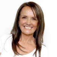 Karen Meer's Instagram, Twitter & Facebook