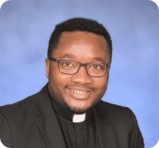 Congratulating the Reverend Father 🙏🏽✝️