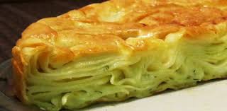 İsmini yapılış şeklinden alan su böreği, yufkaların tek tek açılıp, suyun içerisinde hafif haşlanması ve ardından soğuk suya konup şoklanması ile i̇şte zamanı kısıtlı olanlar için yalancı su böreği tarifi. Yalanci Su Boregi Tarifi Oktay Usta