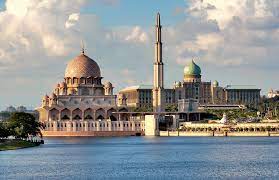 Masjid ini berlokasi di bandar seri begawan, ibukota brunei darussalam. Masjid Terindah Dan Termegah Di Malaysia