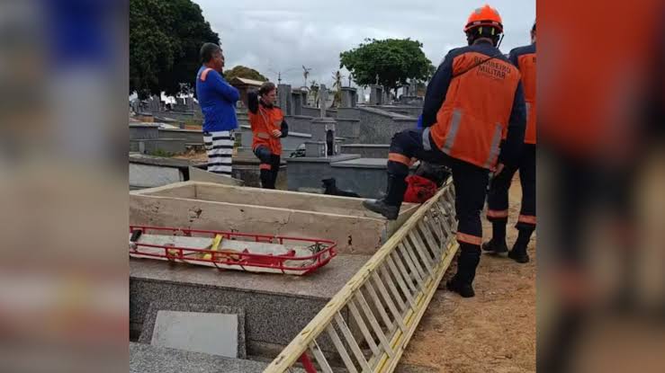Homem morre após cair no túmulo do pai em cemitério no Espírito Santo