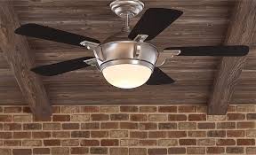 Somewhere on the base of the ceiling fan is a tiny switch. Qhkwuanqukoogm