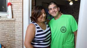 הוא יצא לראשונה מבית הסוהר אחרי 15 שנה וירצה מעצר בית בבית אמה של אשתו בקצרין עד לתום המשפט החוזר בעניינו. 5k5ak Etuifqm