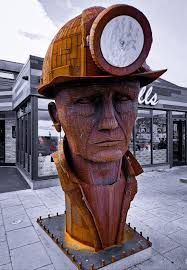 Cracking Statue this my Darr and Grandarr worked at that pit when the Hill  Pit closed 🙏❤️