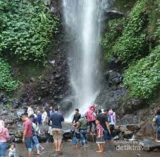Sayangnya, pengunjung akan ditarik biaya parkir beberapa kali. Satu Lagi Air Terjun Cantik Di Jawa Timur