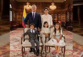 Es el actual presidente de colombia por el partido centro es esposo de maría juliana ruiz, padre de luciana, matías y eloísa. Esta Es La Nueva Familia Presidencial De Colombia Diario La Libertad