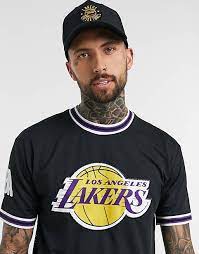 Los angeles lakers fanatics branded primary team log. New Era Nba La Lakers Schwarzes T Shirt Mit Applikation In Oversized Optik Asos