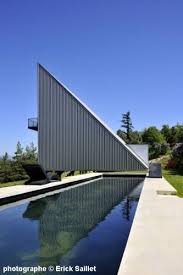 Maison Triangle Structure Metal In 2020 Steel Architecture Outdoor Lifestyle Architecture