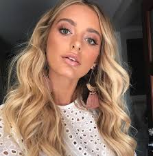 Women with light blonde hair look best with pale pink blushers, whilst those with more golden blonde tones should opt for pink and peach blusher tones. Katescarbr0ugh Blonde Hair Blue Eyes Hair Makeup Blonde Hair Color