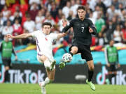 Từ tháng 7/2019, tức thời điểm 1 năm trước khi vòng chung kết euro 2020 dự kiến khởi tranh, đài truyền hình việt nam (vtv) đã chính thức sở hữu bản quyền truyền thông của giải đấu rất được mong đợi này. 2iknquegdrdr2m