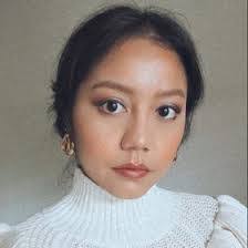 Elizabeth Lor's Instagram, Twitter & Facebook