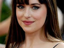 Une raie au milieu ou une frange droite. Coiffure Frange Droite Cheveux Longs Coiffure Avec Frange Plus De150 Looks Frangement Bien