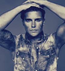 Efter en rafflande röstningsomgång stod det klart att saade vann över värsta konkurrenten danny. Eric Saade Page 2 Eurovision Ireland