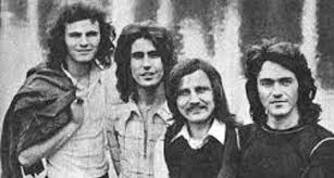 Риккардо фольи родился в 1947 году в итальянской области (регионе) тоскана провинции пиза. Bitonto Noi E La Nostra Storia Riccardo Fogli E Dodi Battaglia Insieme Sul Palcoscenico Del Coviello