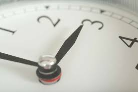 Muss ich meine uhr selbst auf sommerzeit stellen? Zeitumstellung 2021 Wann Und Warum Stellen Wir Die Uhr Um