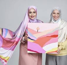 We have endured too many knives in the back and sadly, those knives came from those who are close to us. Kolaborasi Itu Terhenti Di Tengah Jalan Pernah Gagal Dalam Bisnes Tudung Liza Hanim Bangkit Semula Media Hiburan