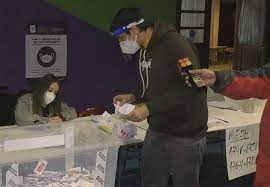 Enfatizó que al momento del conteo el número de votos en la pizarra deberá coincidir con los depositados en las urnas. Bv0kuxksnudiym
