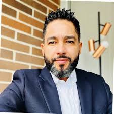 Alejandro Salazar en LinkedIn: Con base en el éxito de La Estrategia  Emergente, decidimos hacer la…