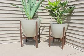 Maybe you would like to learn more about one of these? Remodelaholic Diy Wooden Planter Stand