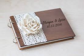 Außerdem können sie auf sedruck gästebuch, stammbuch. Gastebuch Hochzeit Aus Holz Mit Gravur Spitzen Rose