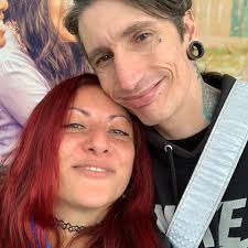 Chiquillos me acaban de regalar 2 camisetas y 5 gorras autografiadas por  Bryan Ruiz González, se las obsequiamos a los 6 primeros que digan YO =D