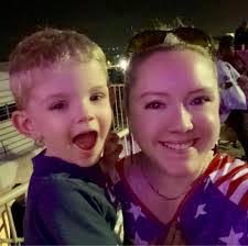 Dana Householder's Instagram, Twitter & Facebook