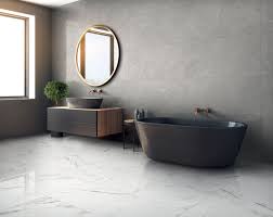 Bagno in gres porcellanato in stile classico: Pavimenti In Gres Porcellanato Effetto Marmo In 5 Tonalita