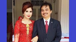 Surat permintaan pengembalian inventaris kemenpora kepada roy suryo selaku mantan menteri mantan menteri pemuda olahraga yang juga wakil ketua umum partai demokrat, roy suryo resmi. Cantiknya Ismarindayani Priyanti Istri Roy Suryo Suaminya Diterpa Kabar Tak Sedap Dari Menpora Tribun Timur