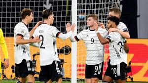 Das team von bundestrainer joachim löw besiegt die ukraine und freut sich über. Dfb Team So Sieht Das Neue Auswartstrikot Aus Eurosport