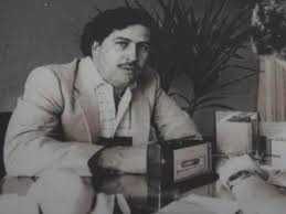 Se ha dado a conocer que el expresidente colombiano álvaro uribe tuvo vínculos con el narcotráfico en los años 90, según documentos desclasificados del departamento de estado de estados unidos. La Realidad Mata Cualquier Ficcion Pablo Escobar Era De La Cia Y Su Lugarteniente De La Dea